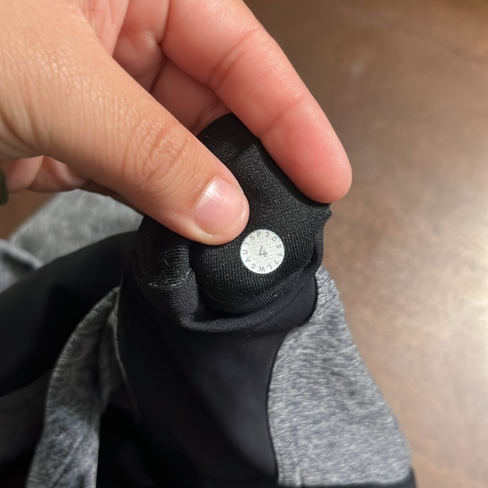 Lululemon legging 
25 - Picture 6 of 6